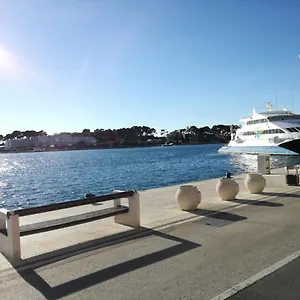 https://apartman-pore-center-sea.in-istria.net